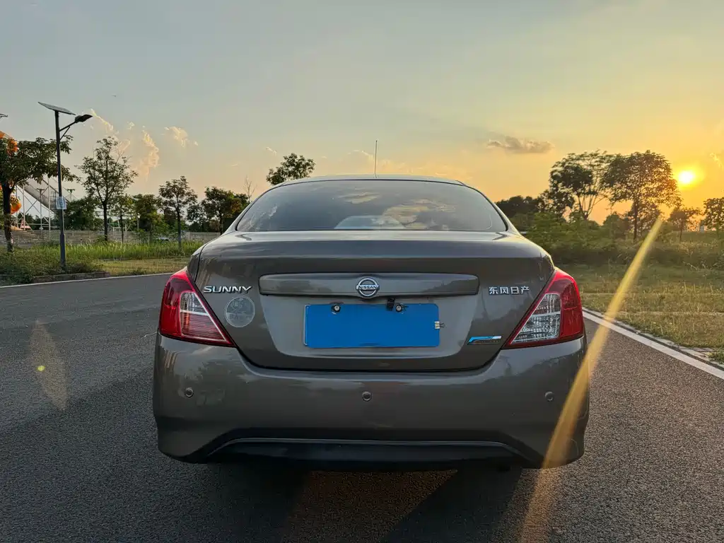 Nissan Sunny — миниатюра 6
