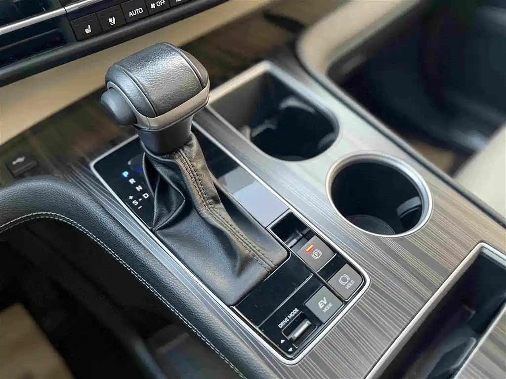 Toyota Sienna — миниатюра 23