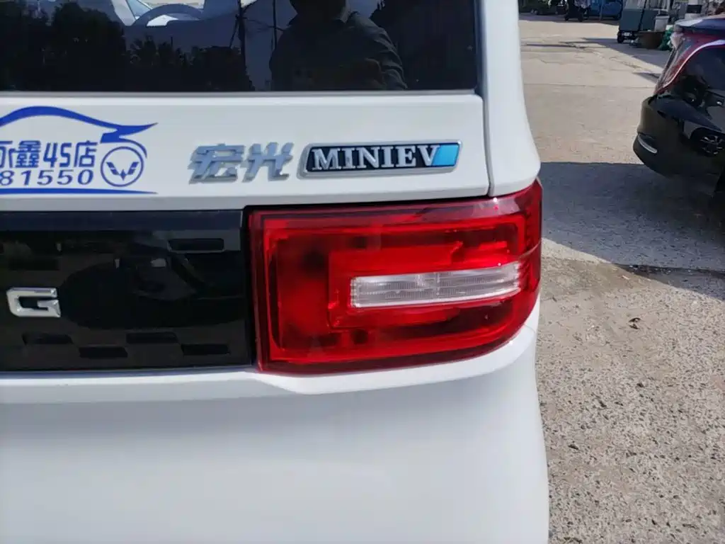 Wuling MINIEV — миниатюра 8