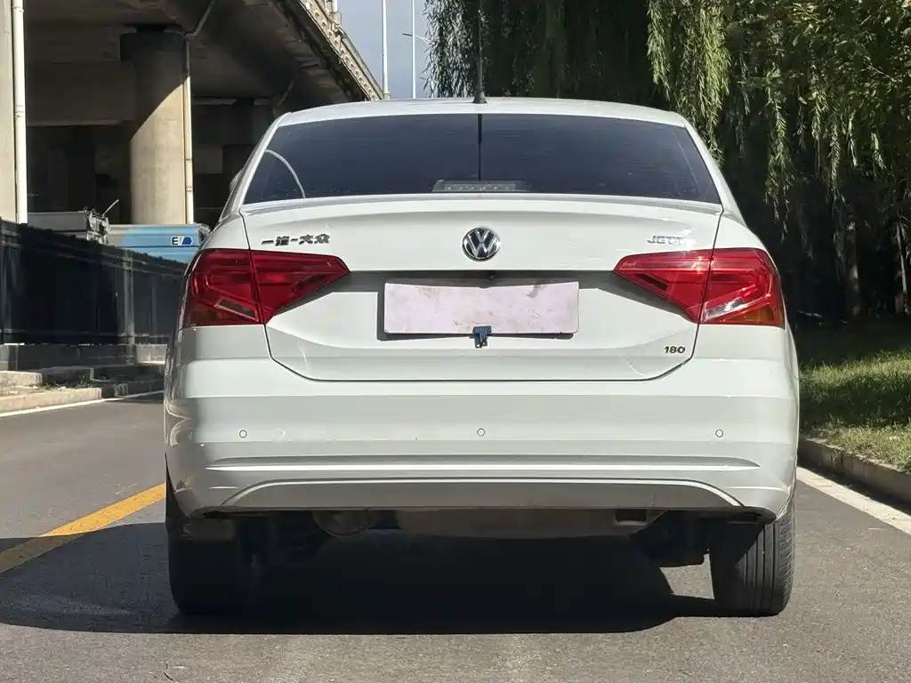 Volkswagen Jetta — миниатюра 5
