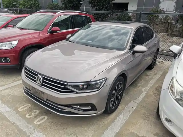 VOLKSWAGEN MAGOTAN 2021