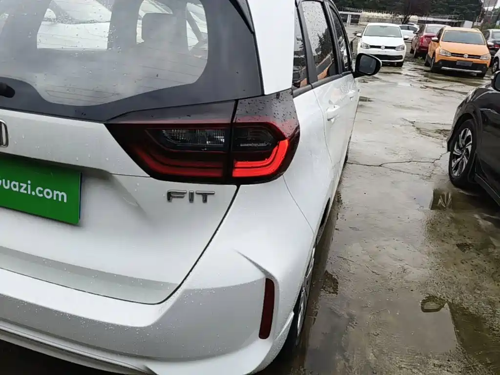 Honda Fit — миниатюра 8