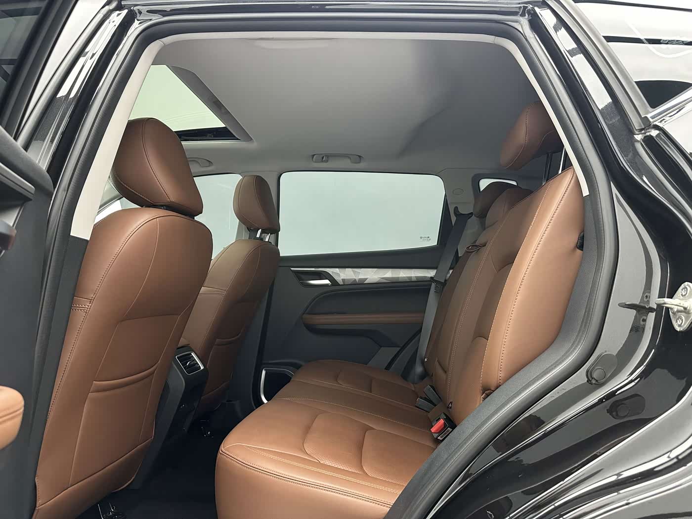 Geely Emgrand X6 1.4 л 2022 г. Чёрный, пробег 28000 км