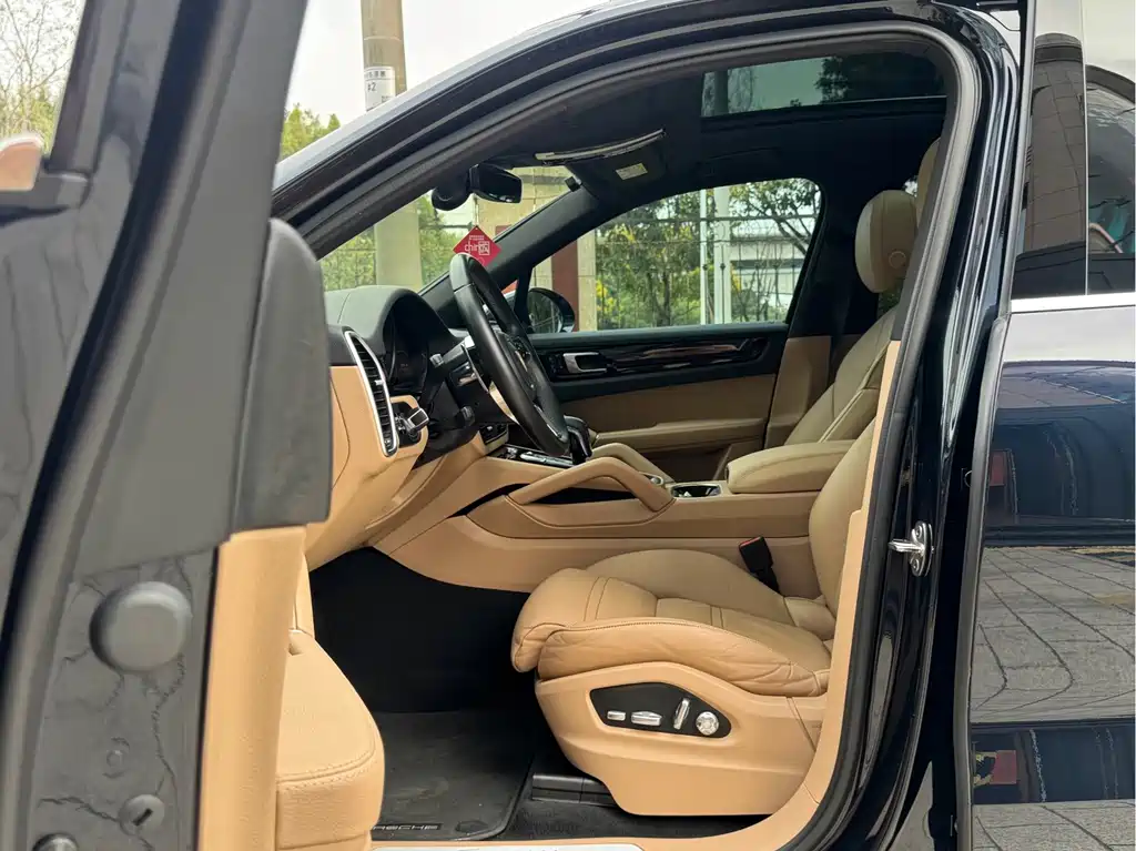 Porsche Cayenne — миниатюра 9