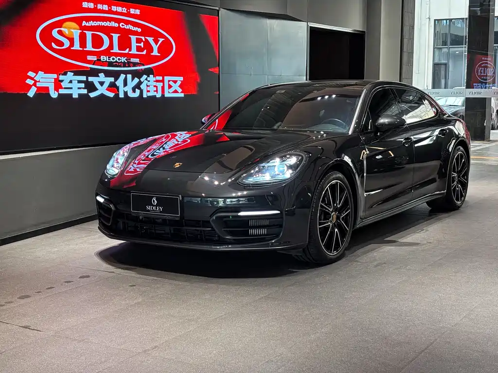 PORSCHE PANAMERA