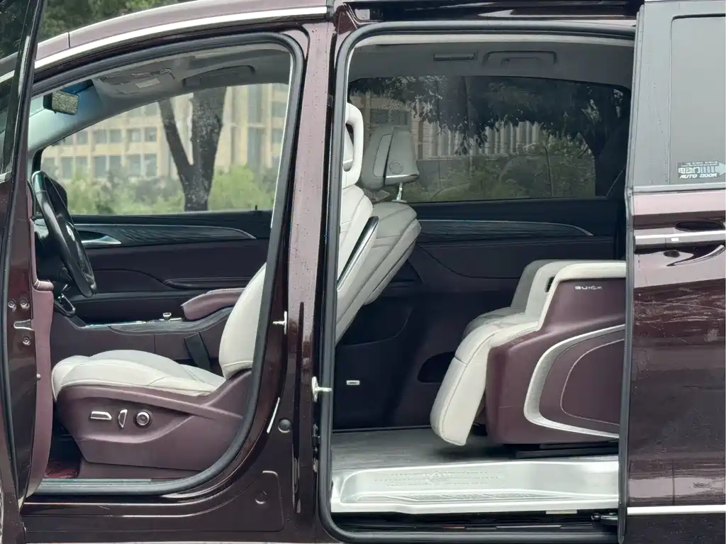 Buick GL8 — миниатюра 12