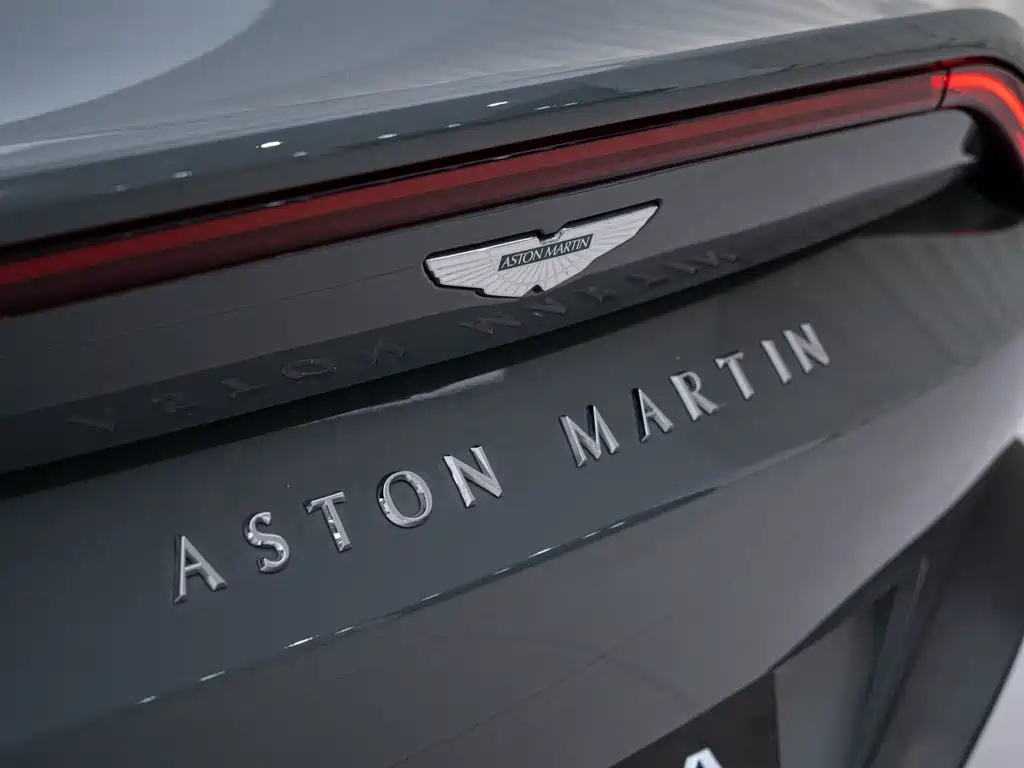 Aston Martin V8 Vantage — миниатюра 9
