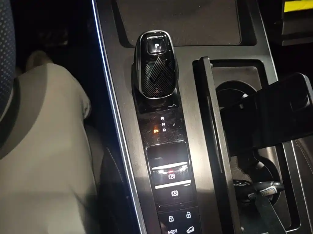 Roewe RX5 eMAX — миниатюра 14