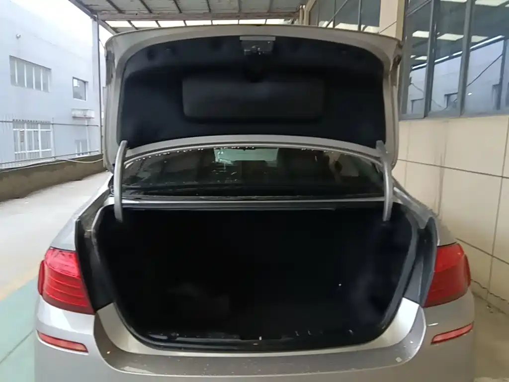 BMW 5 Series — миниатюра 19