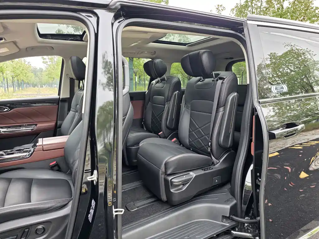 GAC Motor Trumpchi E8 PHEV — миниатюра 10