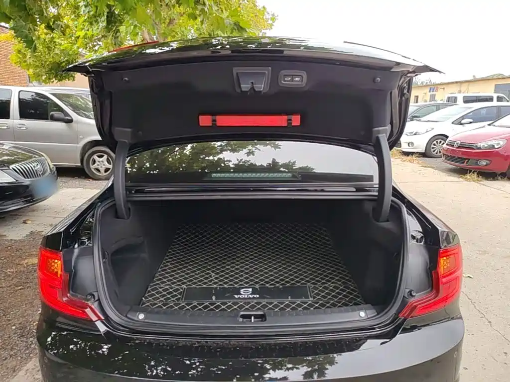 Volvo S90 — миниатюра 19