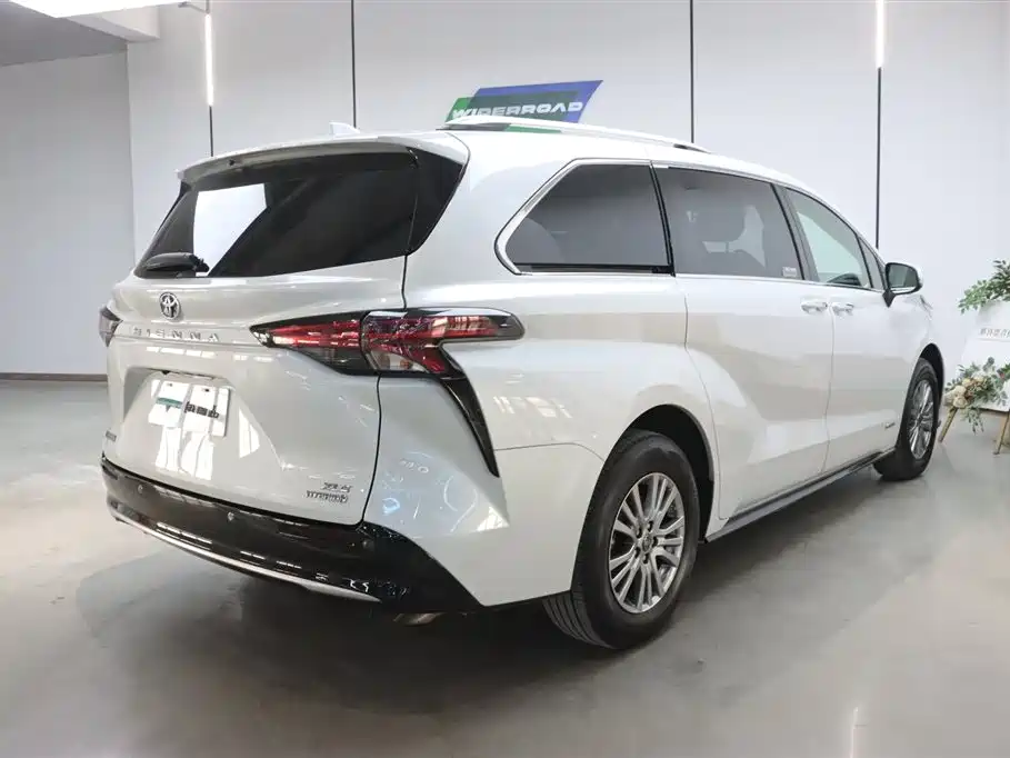 TOYOTA SIENNA