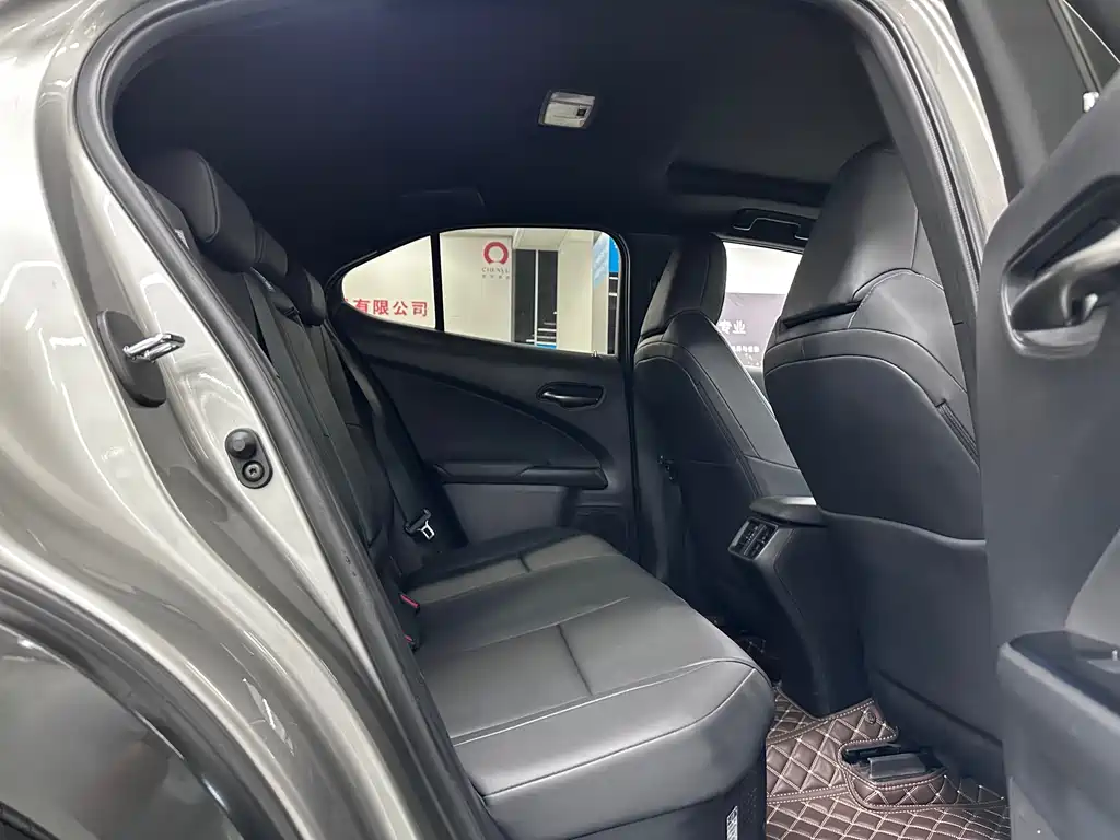 Lexus UX — миниатюра 15