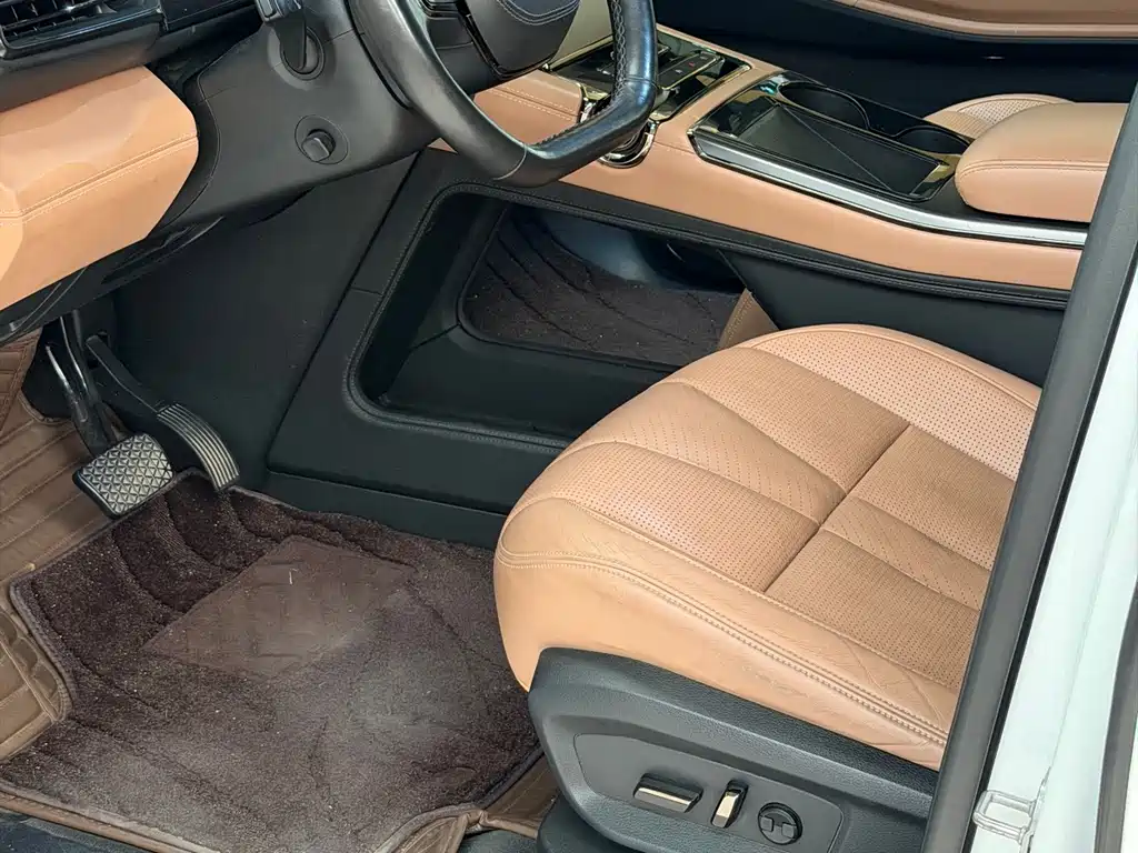 NIO ES8 2020 415KM мест