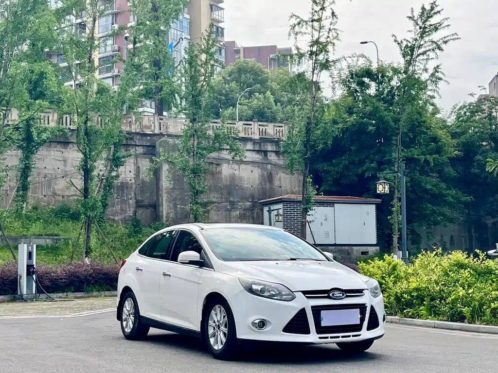Ford Focus 2012 1.6L AT Luxury