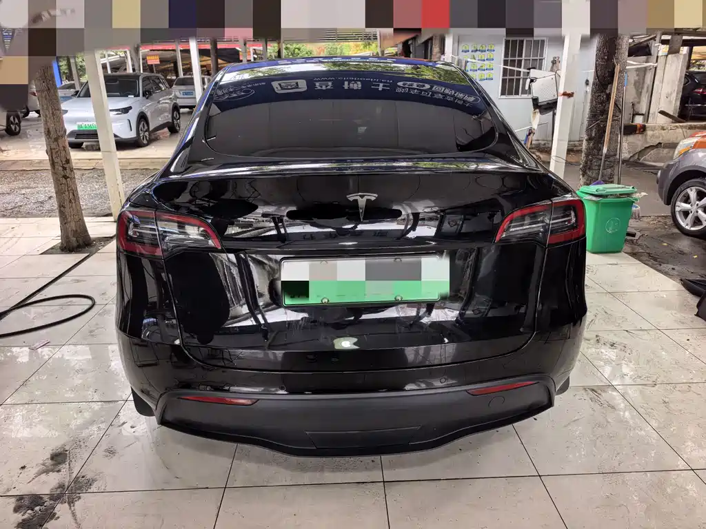 Tesla Model Y — миниатюра 14