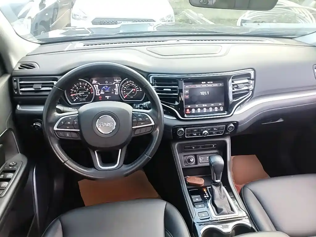 Jeep Grand Commander — миниатюра 10