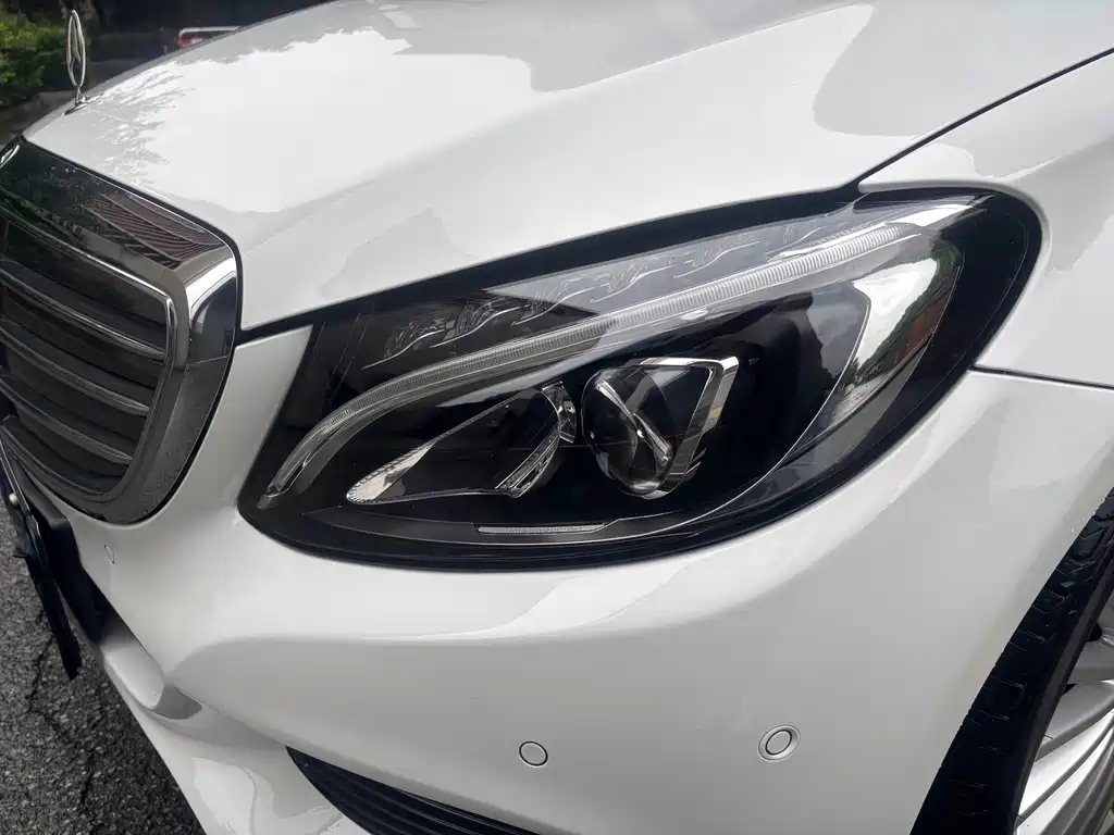Mercedes-Benz C-Class — миниатюра 5