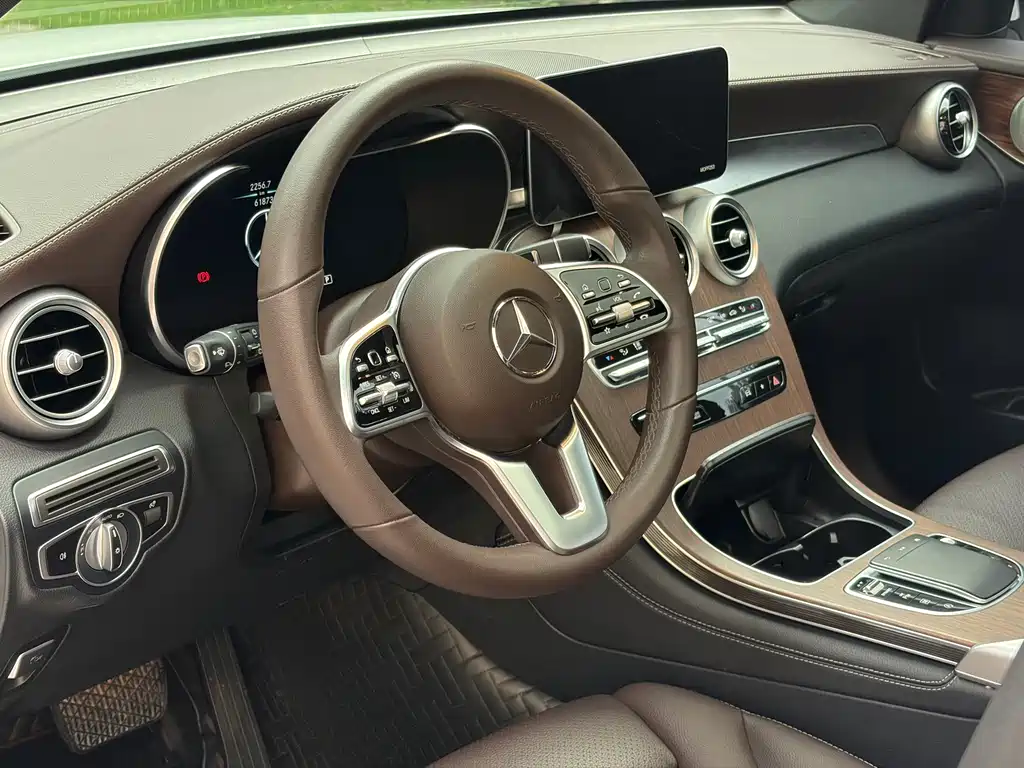 Mercedes-Benz GLC 2021 — фото 20