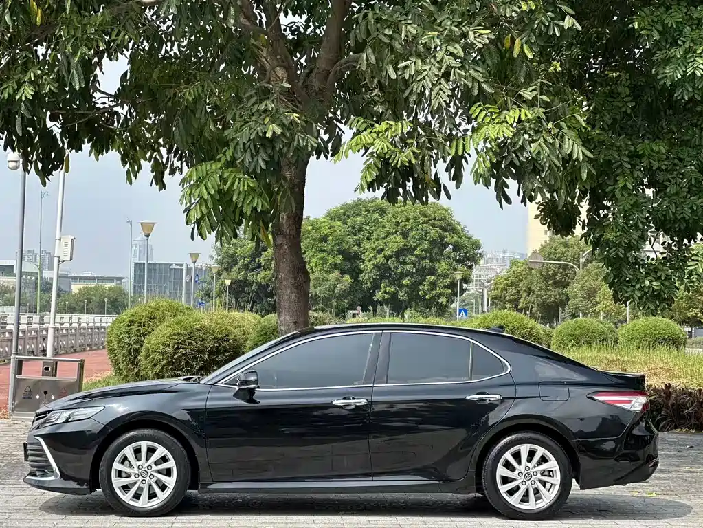 Toyota Camry — миниатюра 14