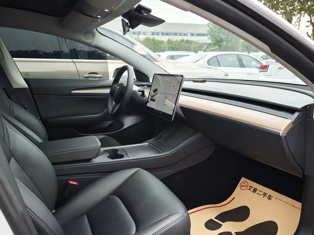 Tesla Model 3 — миниатюра 8