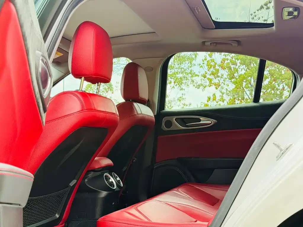 Alfa Romeo Giulia — миниатюра 6