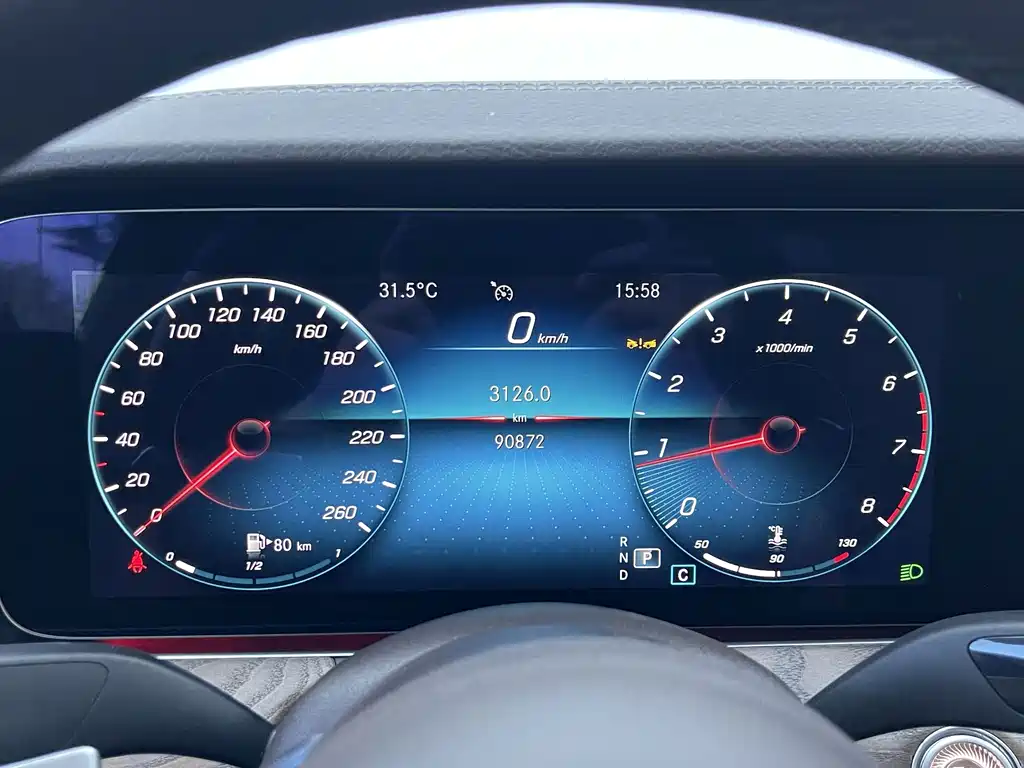 Mercedes-Benz E-Class — миниатюра 9