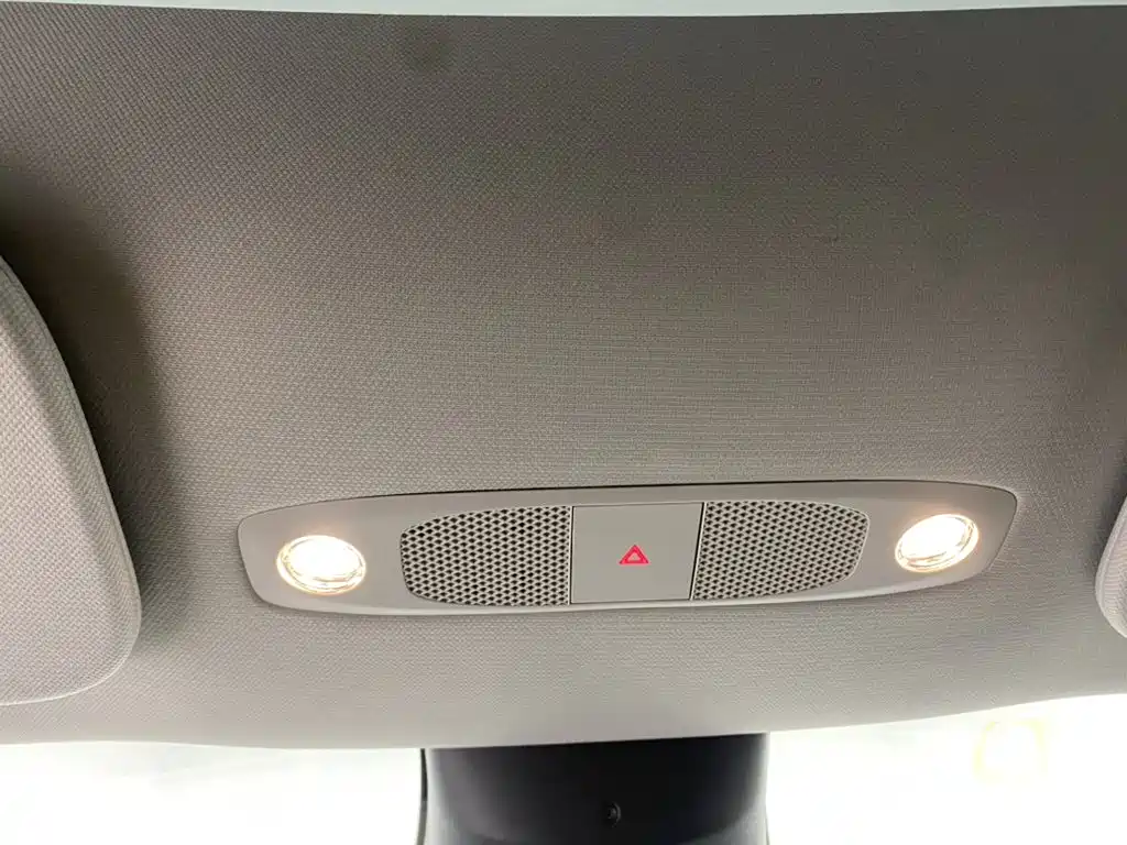 Tesla Model Y — миниатюра 28