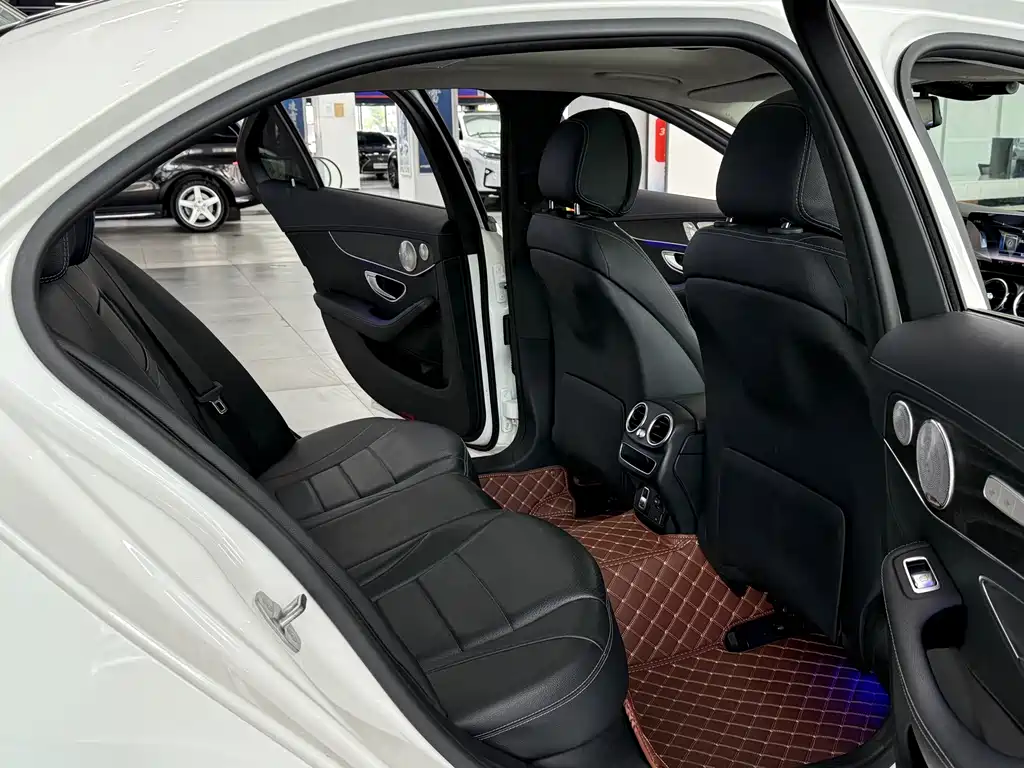 Mercedes-Benz C-Class — миниатюра 10
