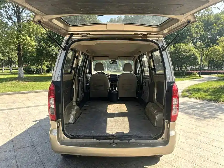 Wuling Hongguang V — миниатюра 5