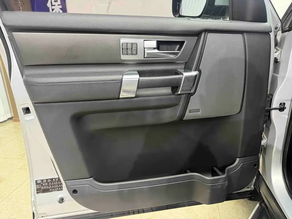 Land Rover Discovery — миниатюра 8
