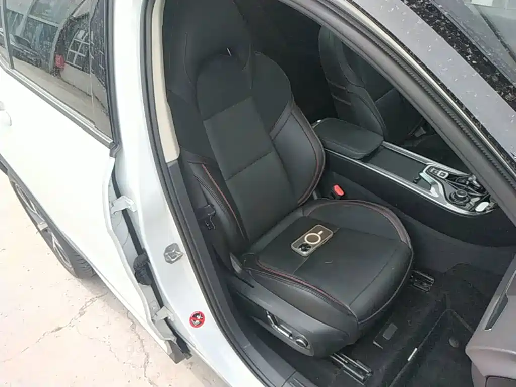 Lynk & Co 01 — миниатюра 25