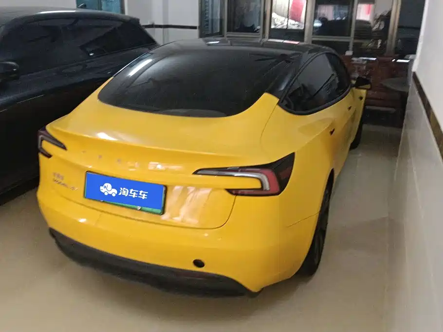 Tesla Model 3 — миниатюра 3