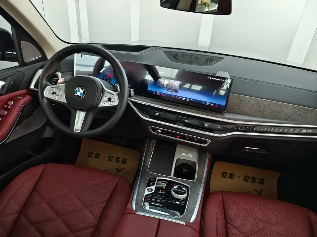 BMW X5 2023 xDrive 30Li Premium M Sport