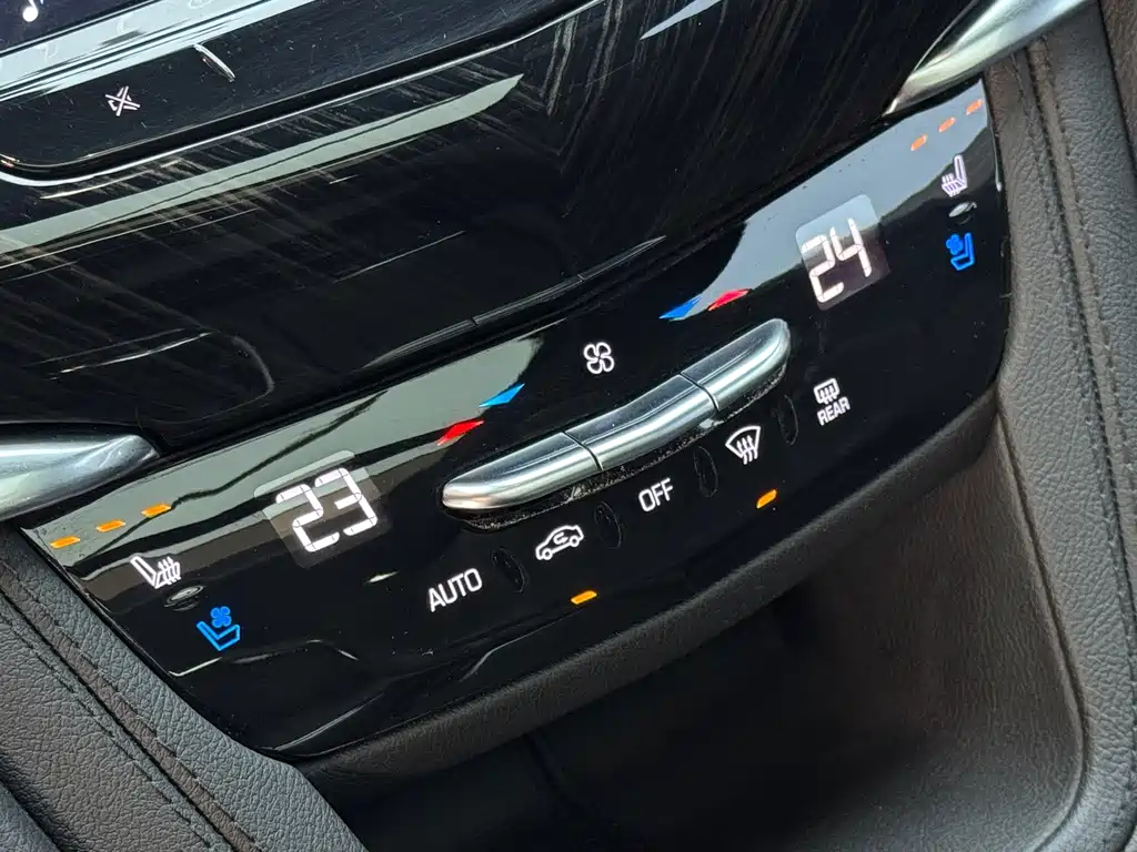 Cadillac XT6 — миниатюра 11