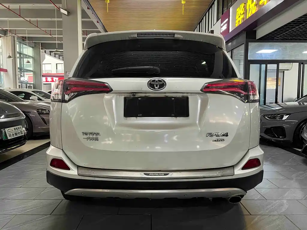Toyota RAV4 — миниатюра 3