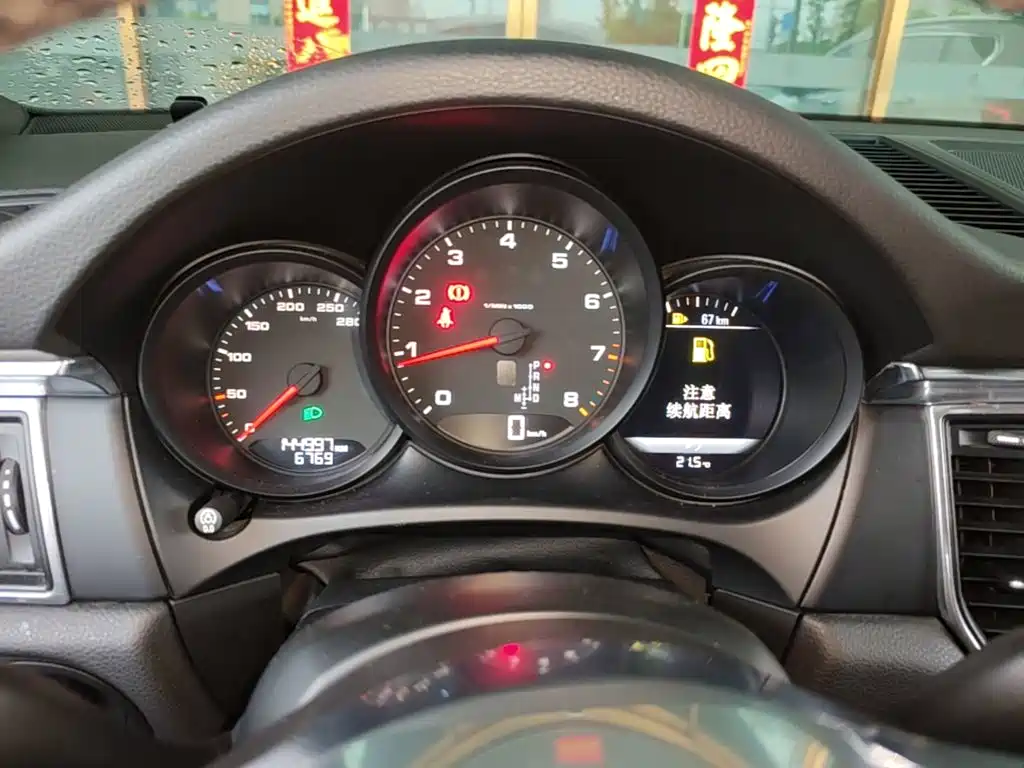 Porsche Macan — миниатюра 12