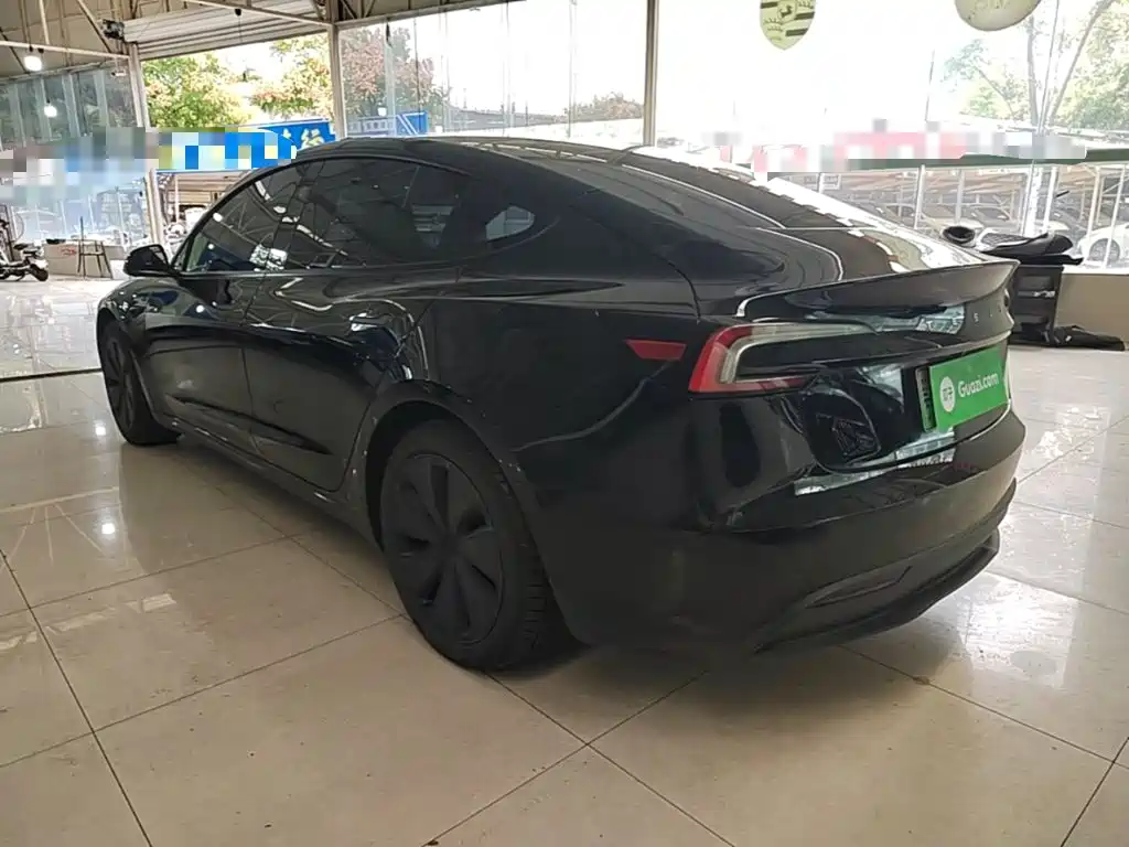 Tesla Model 3 — миниатюра 5