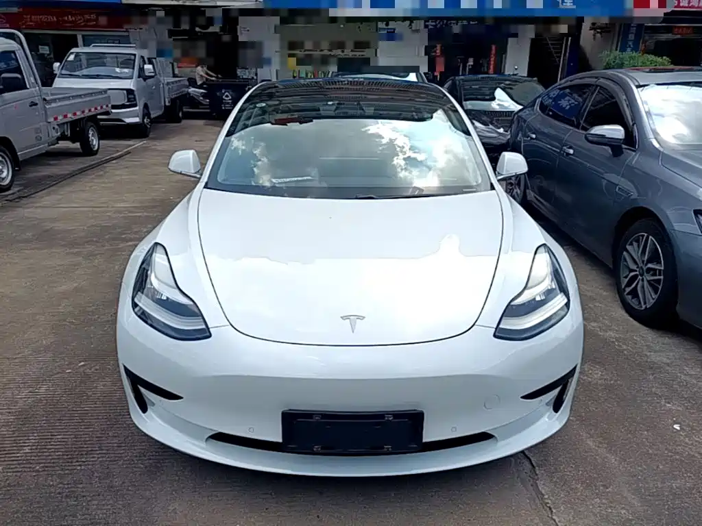 Tesla Model 3 — миниатюра 3