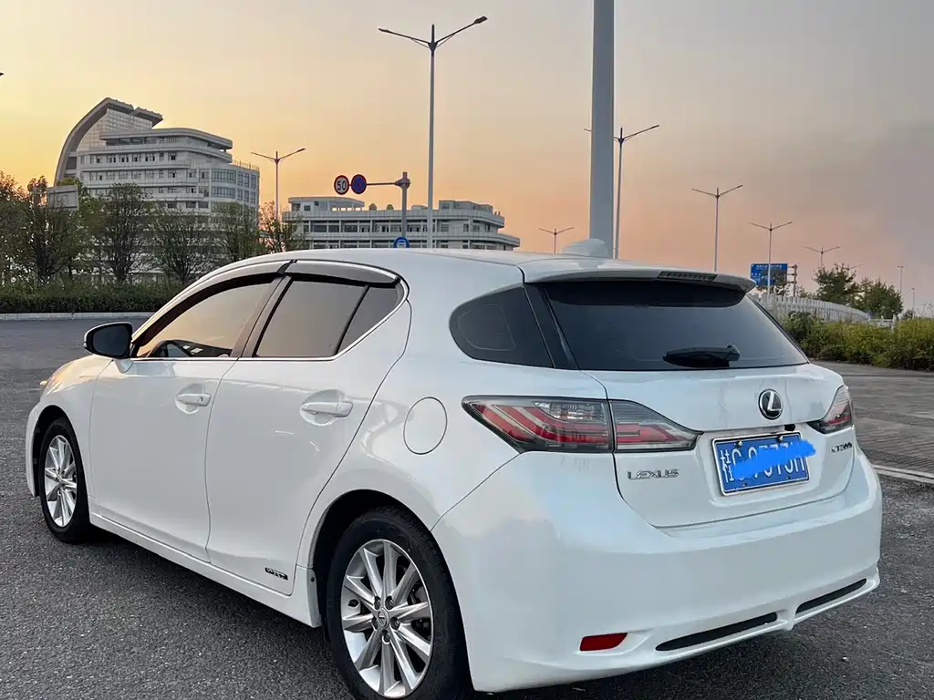 Lexus CT — миниатюра 4