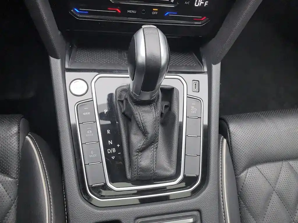 VOLKSWAGEN MAGOTAN GTE PLUG IN HYBRID