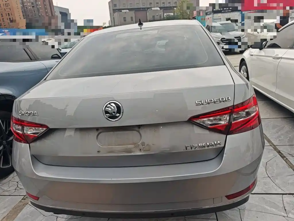 Skoda Superb — миниатюра 6