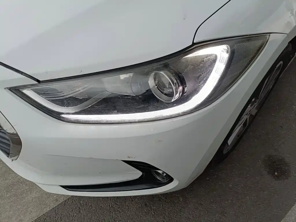 Hyundai Elantra — миниатюра 24