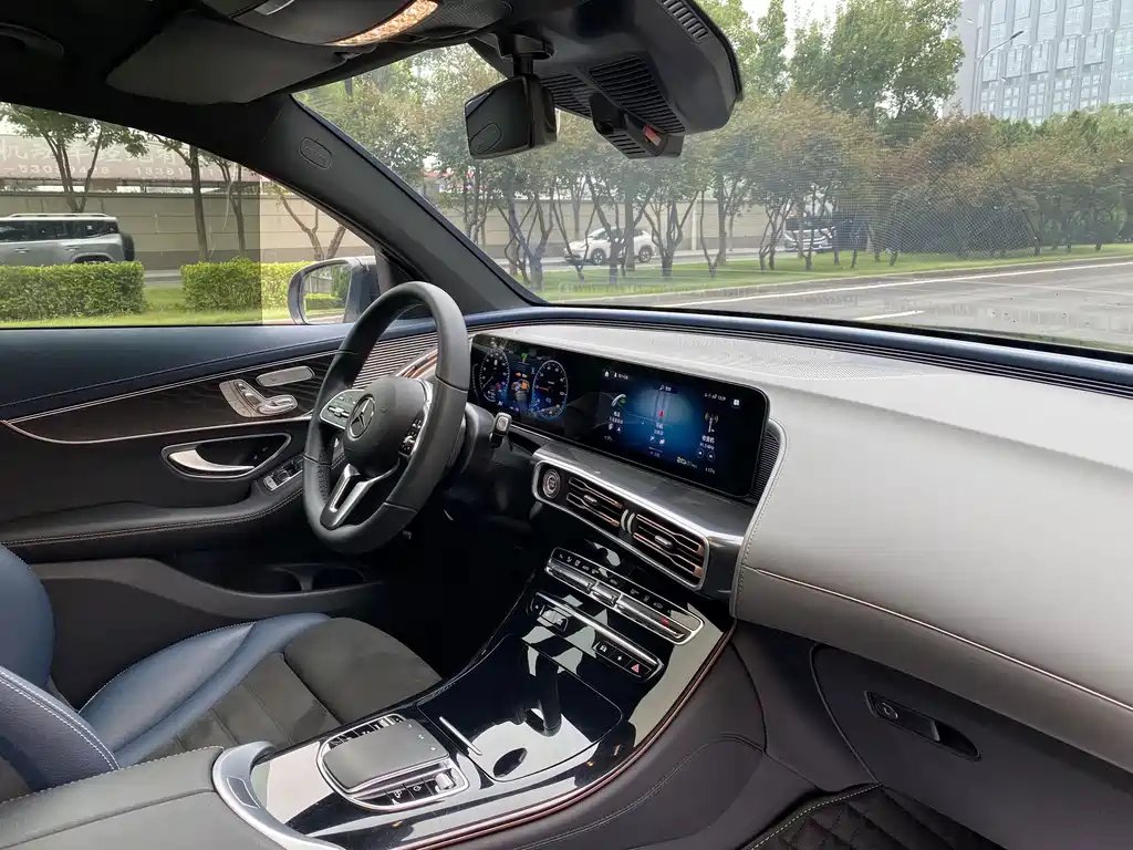 Mercedes-Benz EQC — миниатюра 10