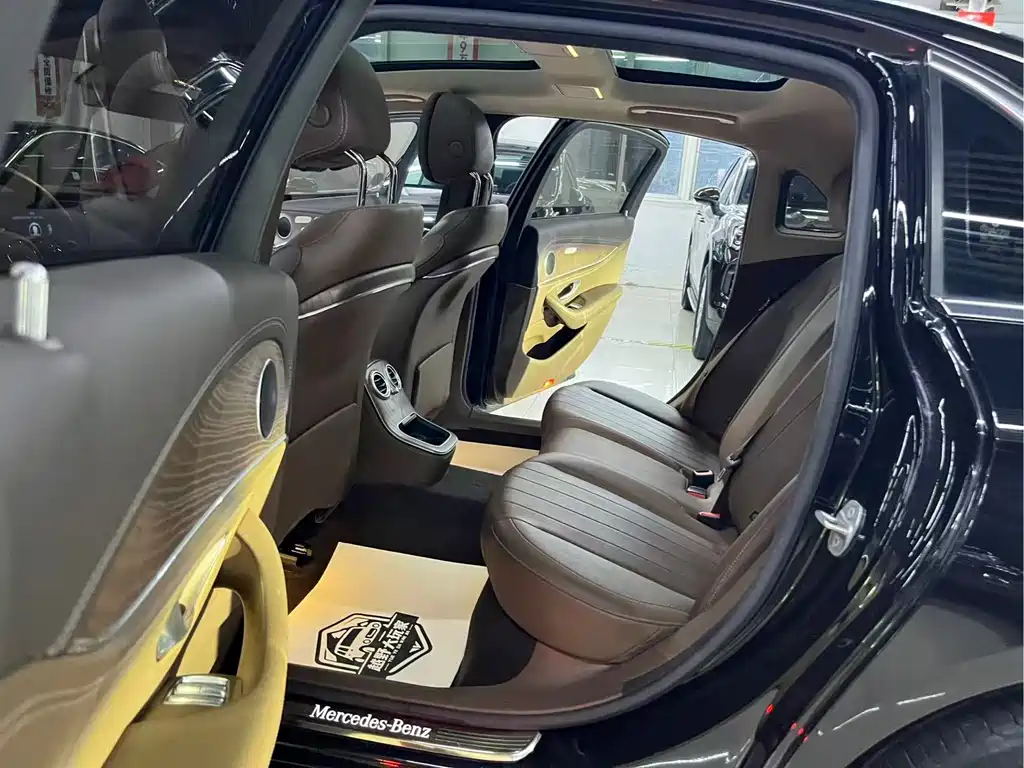 Mercedes-Benz E-Class — миниатюра 8