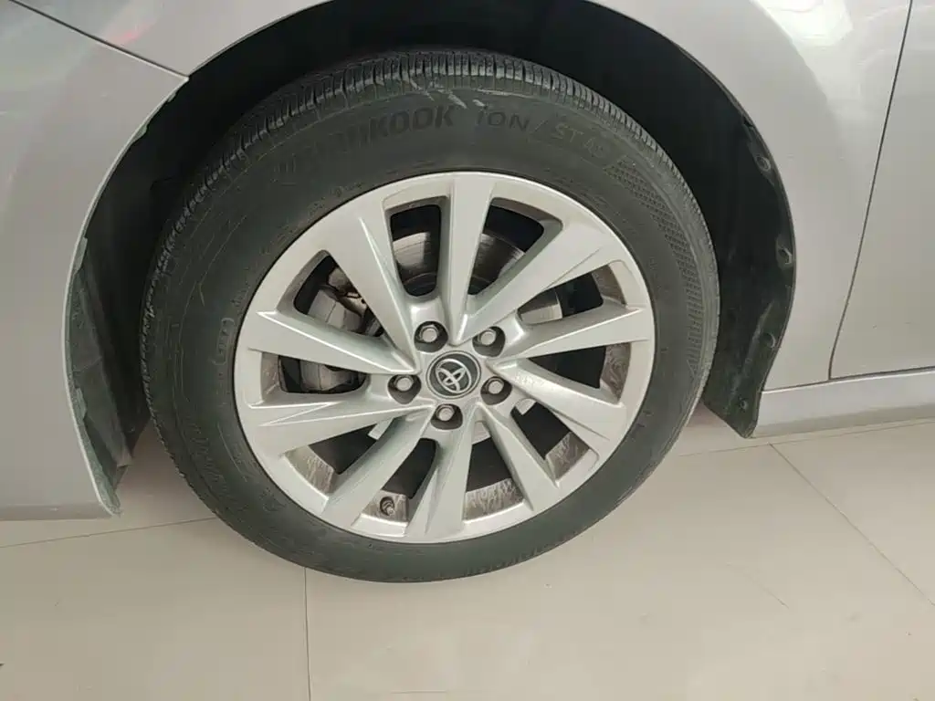 Toyota Camry — миниатюра 23