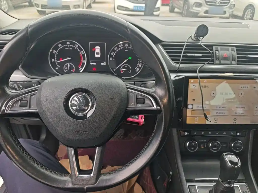 Skoda Superb — миниатюра 11