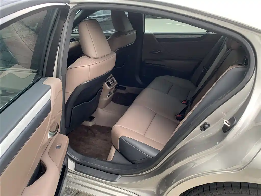 Lexus ES 2025 200 Premium