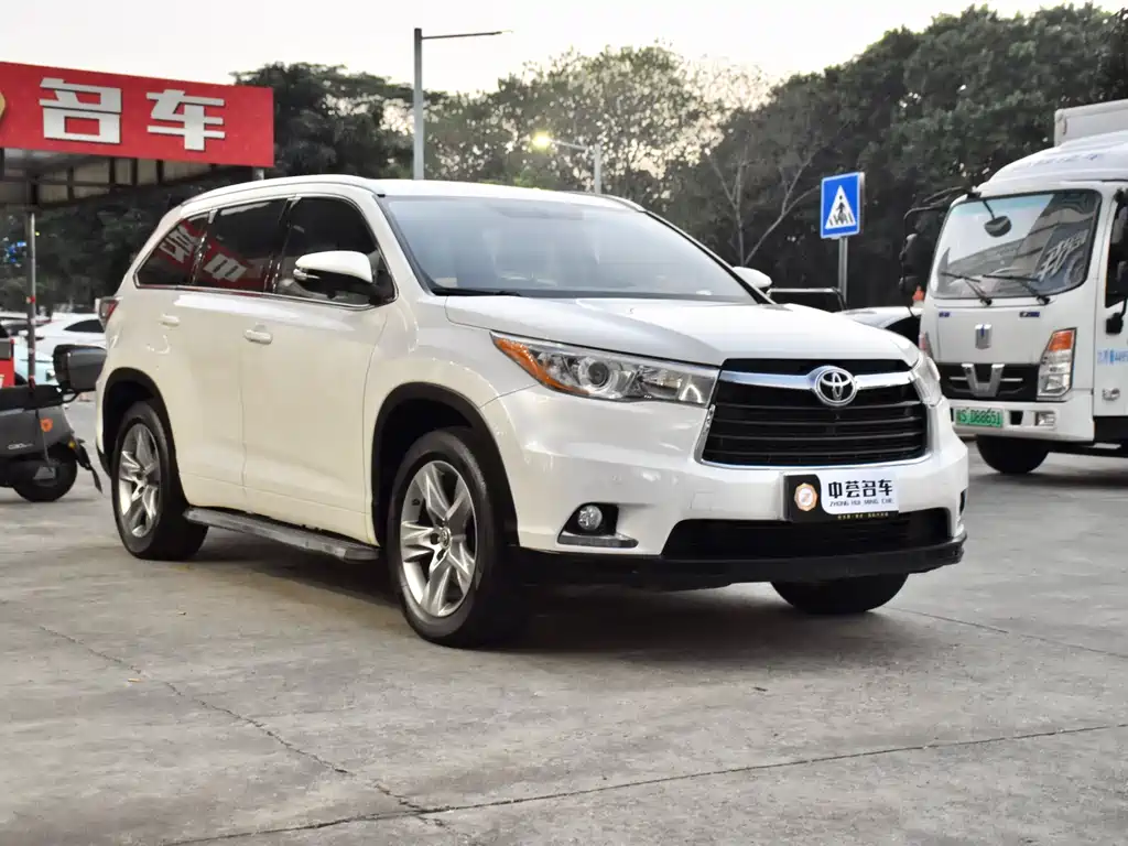 TOYOTA HIGHLANDER