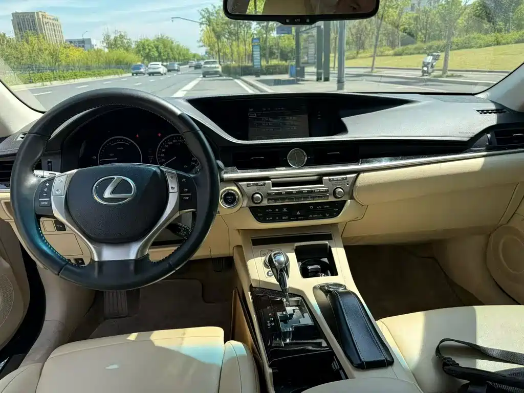 Lexus ES — миниатюра 8